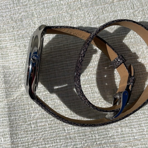 MICHAEL KORS Slim Runway Silver-Tone and Leather Wrap Watch - Picture 8 of 8